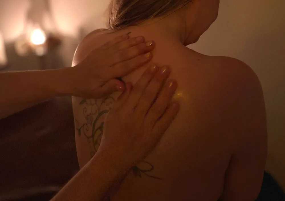 Rückenmassage – Ayurveda bei Wohlfühloase für die Frau