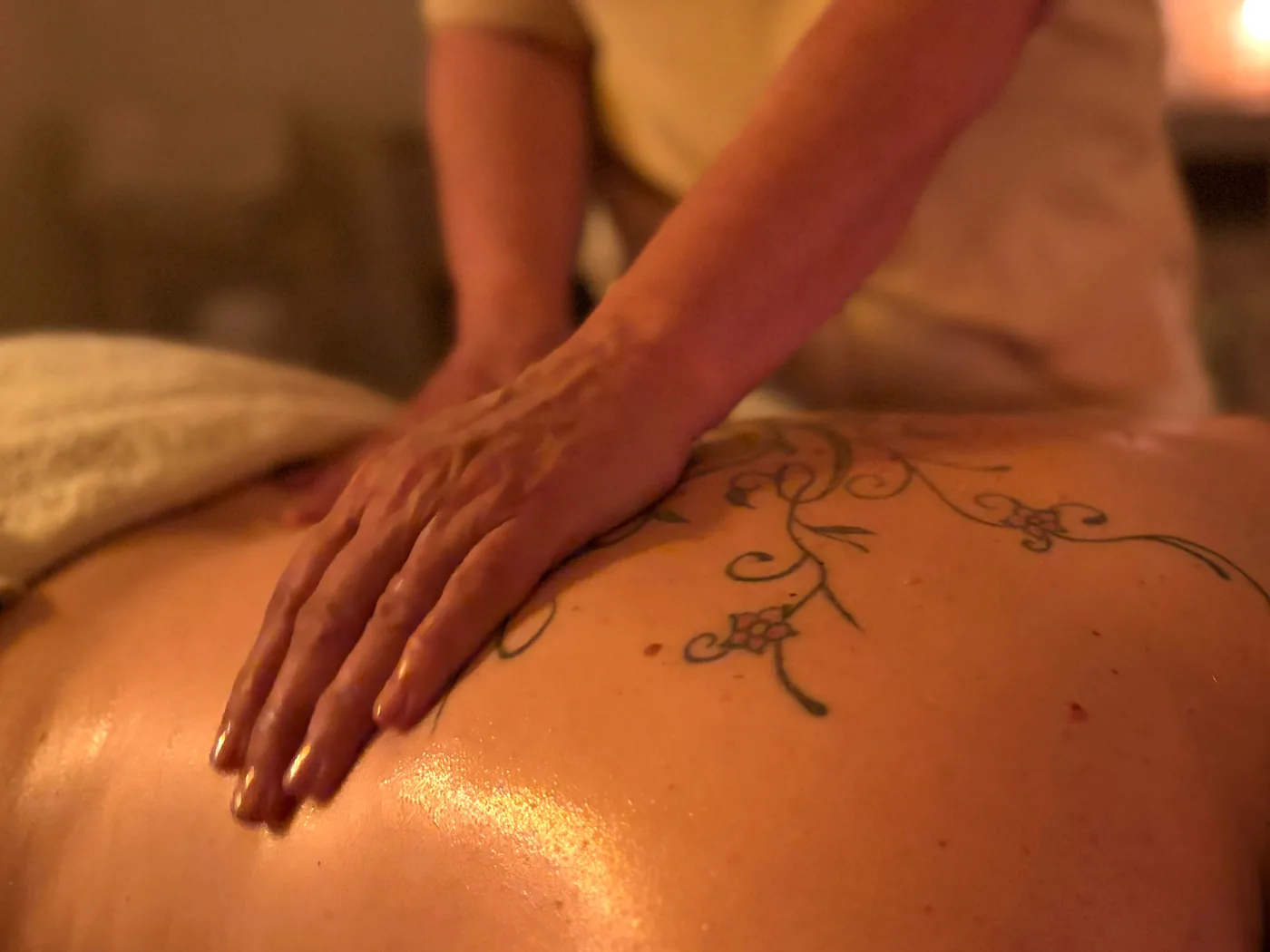 Ayurveda-Massage – sanfte Berührungen in der Wohlfühloase für die Frau, Kempen